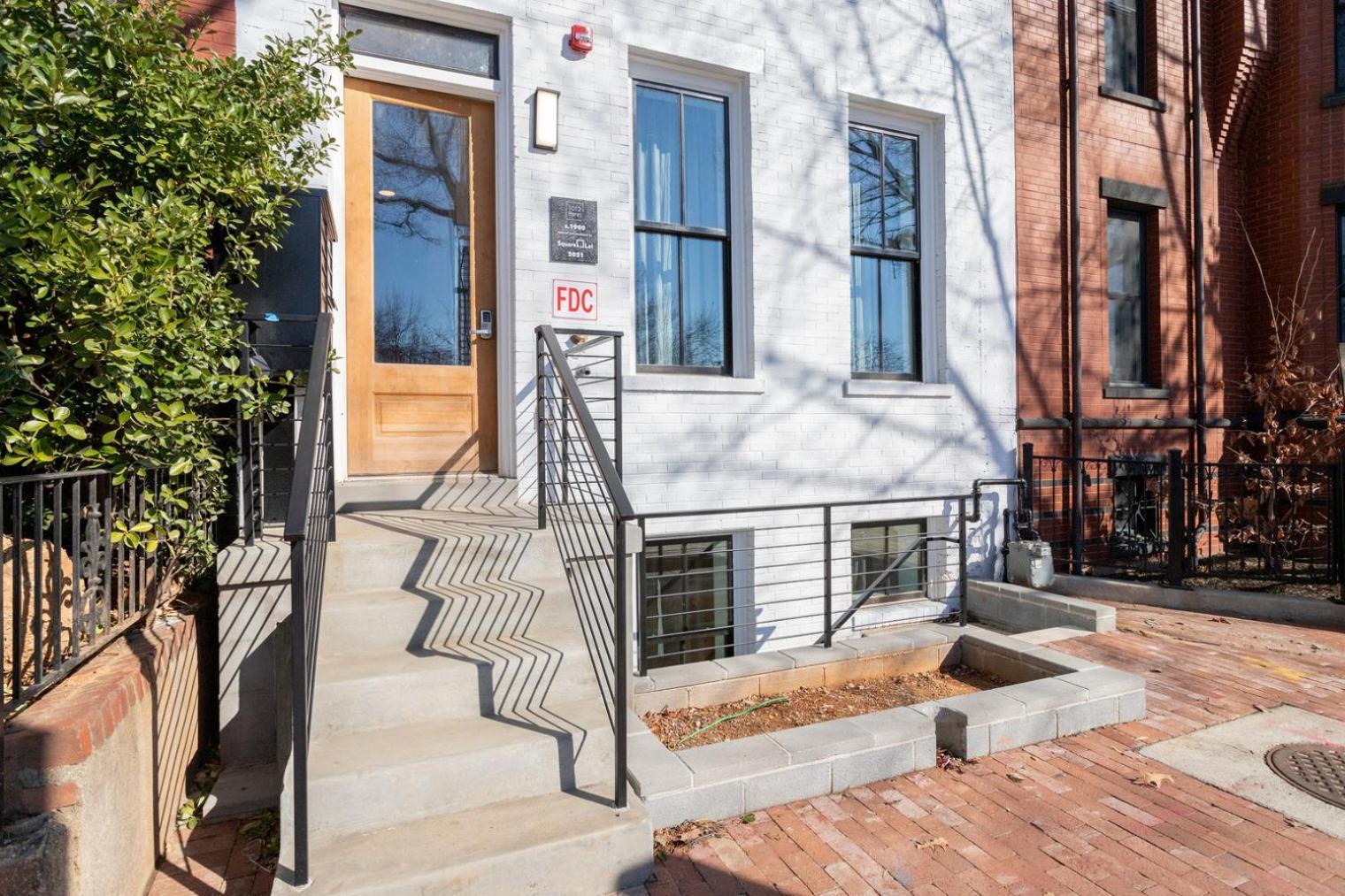 Eastern Mkt 2br W Wd Rooftop Nr Tj Metro Wdc-405